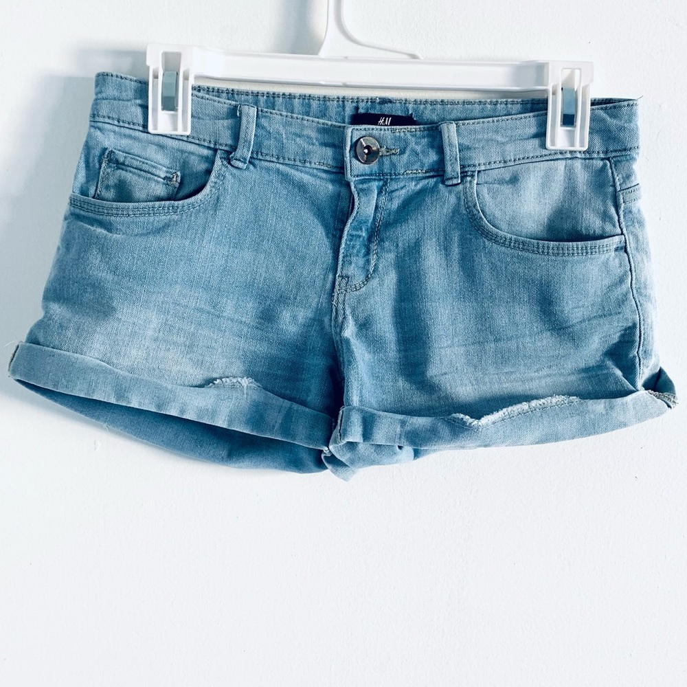 H&M light blue denim cuffed shorts size 4 mid waist